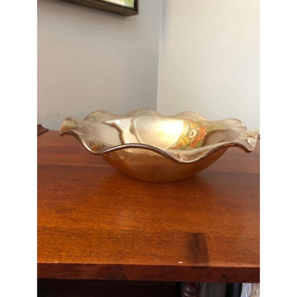 Vintage 1940's Golden Carnival Glass Ruffled Edge Bowl in the Daffodil Pattern - Picture 3 of 6